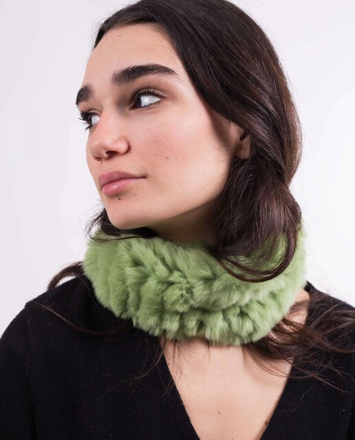 Imagem 0 de Gola de Pelo Natural em Verde