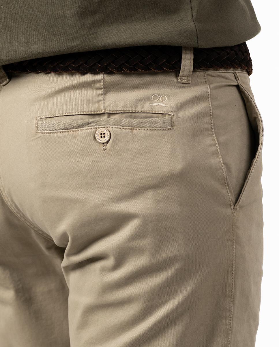 Calças Chino Slim com Bolsos e Patch Bordado Camel-2