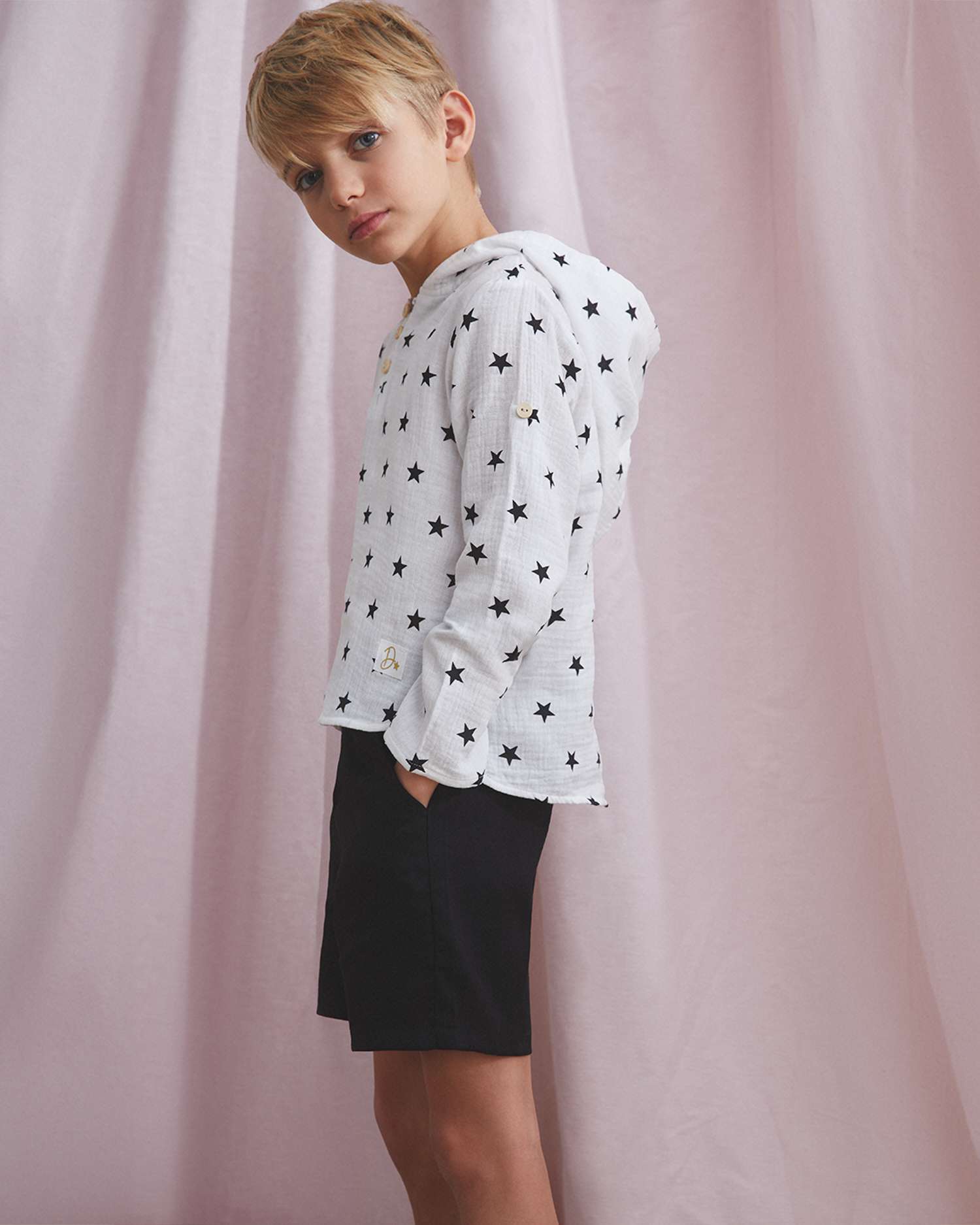 Imagem 0 de Camisa Infantil com Capuz e Estampado de Estrelas