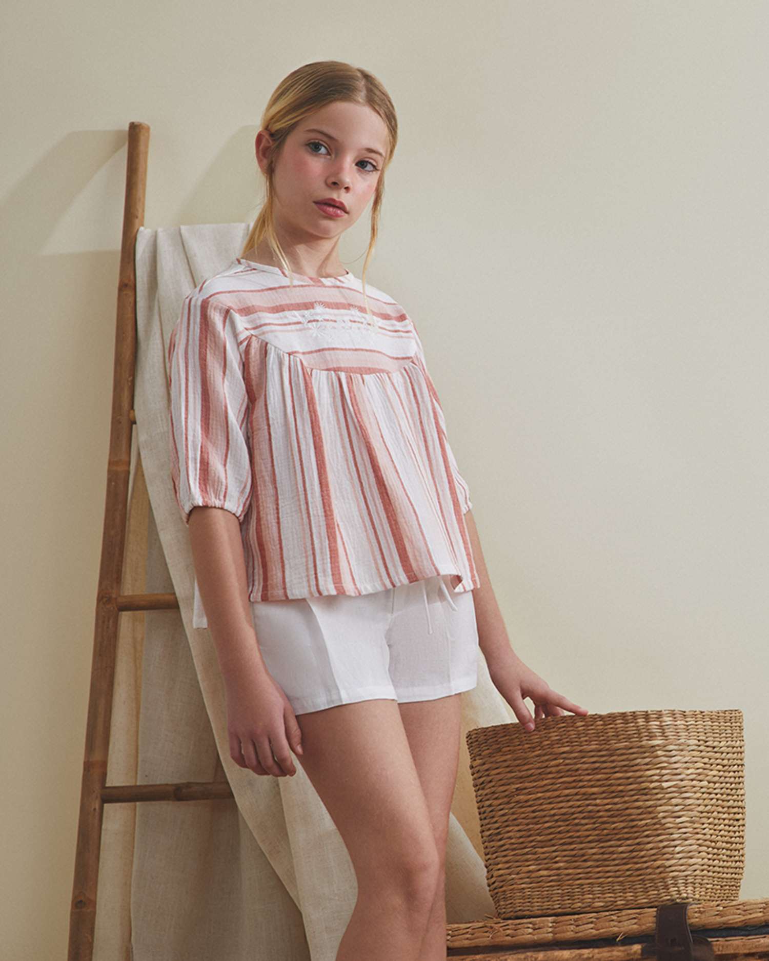 Blusa Infantil com Estampado Às Riscas e Mangas Abalonadas Coral-1