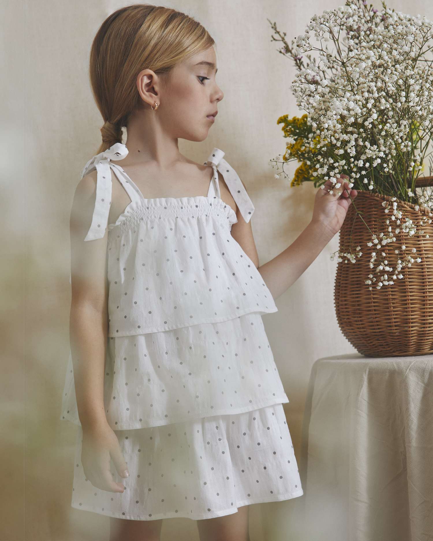 Vestido Infantil com Folhos e Estampado de Bolinhas Branco-1
