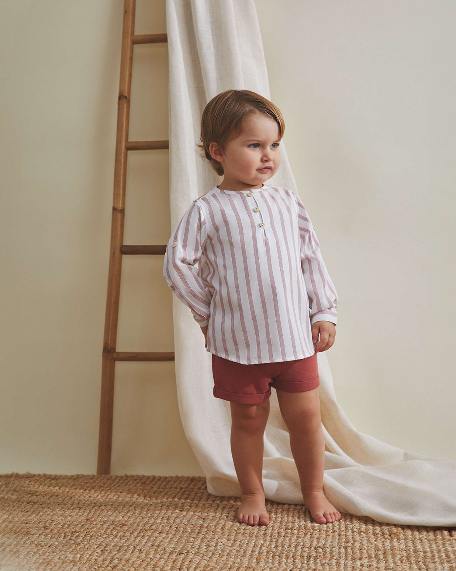 Imagem 0 de Conjunto para Bebé de Camisa Às Riscas e Calções