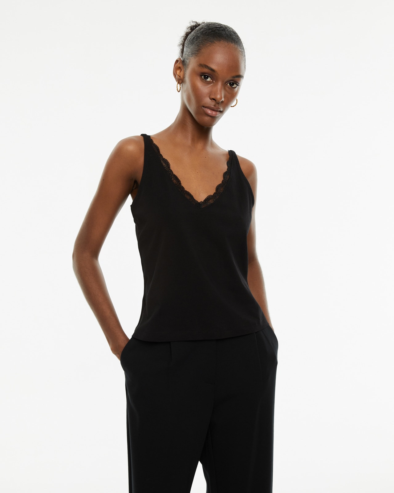 Top com Renda e Alças Ajustáveis Preto-1