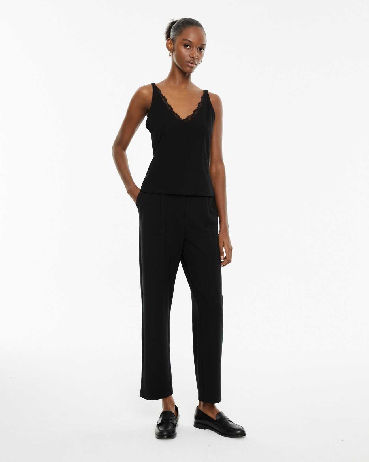 Top com Renda e Alças Ajustáveis Preto-3