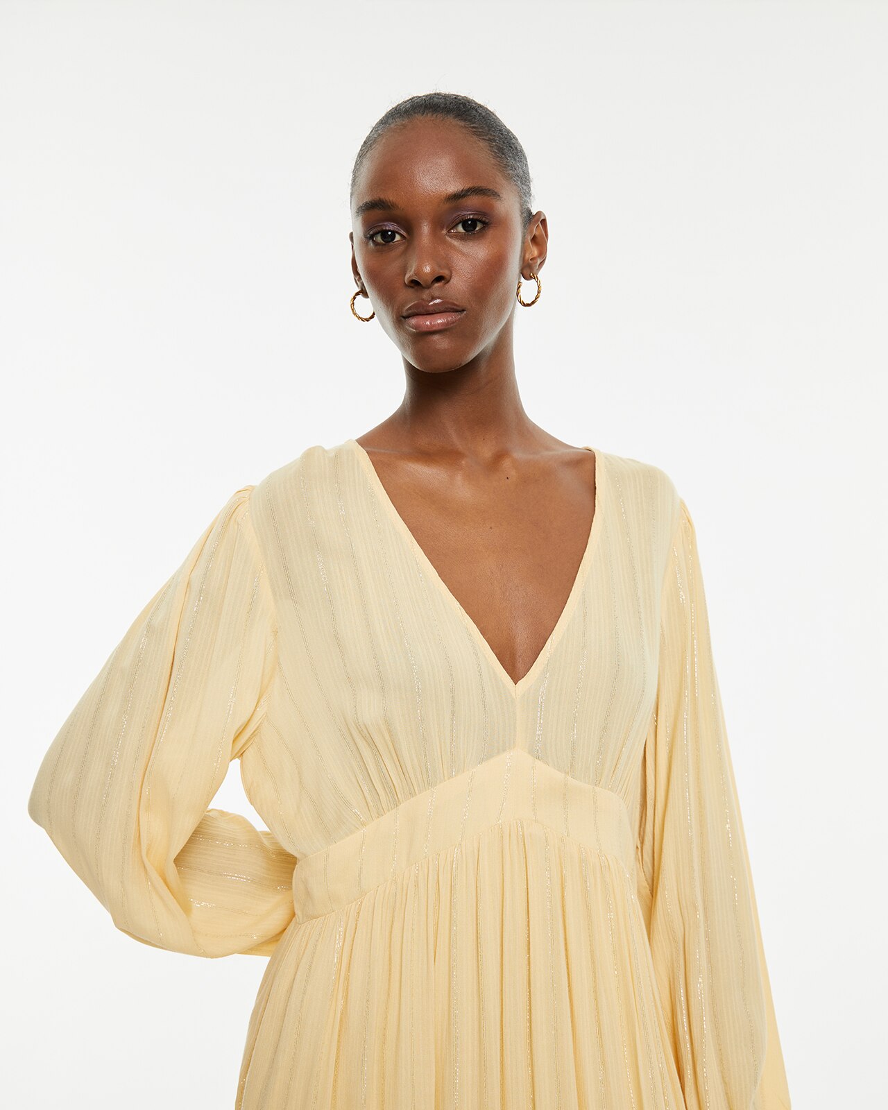 Vestido com Detalhes Lurex e Decote em V Amarelo-4