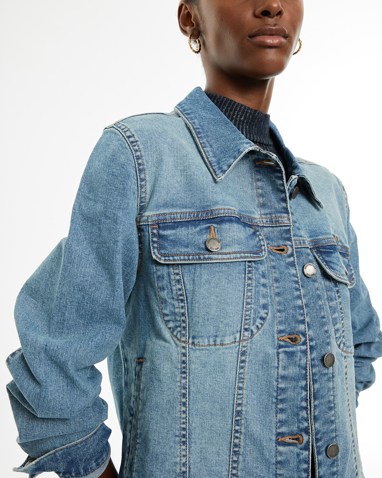 Blusão Jeans com Gola Tipo Camisa e Botões Metálicos Azul denim-4