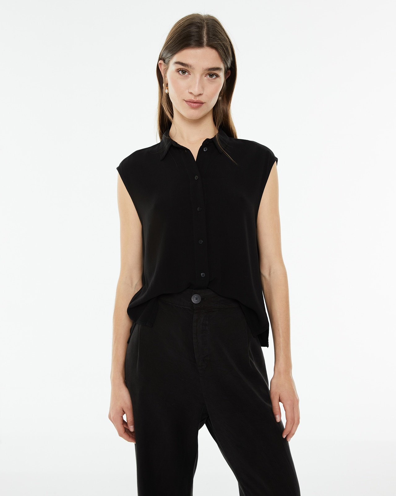 Camisa Fluída sem Mangas Preto-1