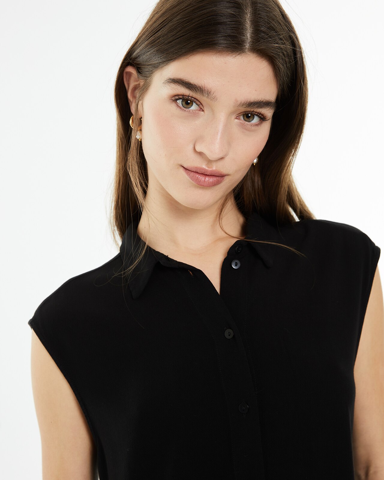 Camisa Fluída sem Mangas Preto-4