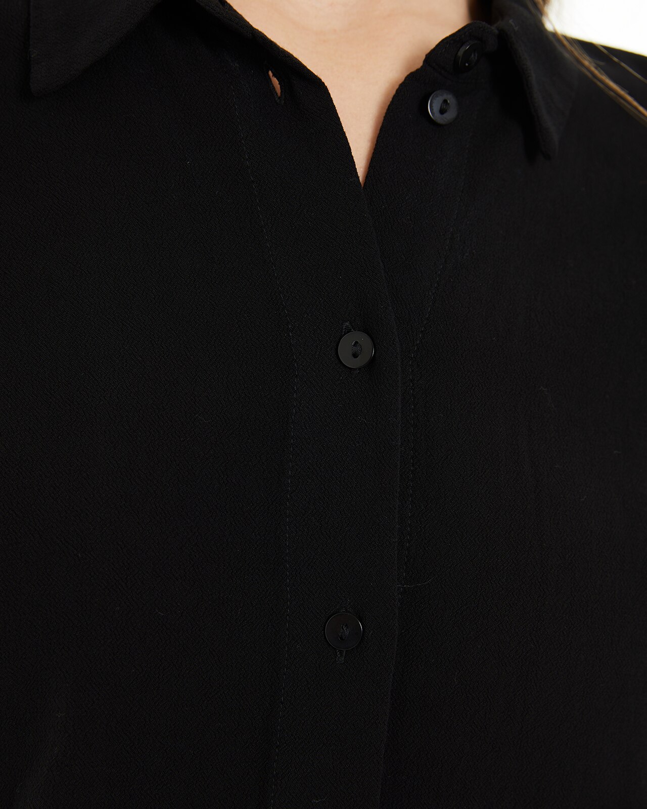 Camisa Fluída sem Mangas Preto-5