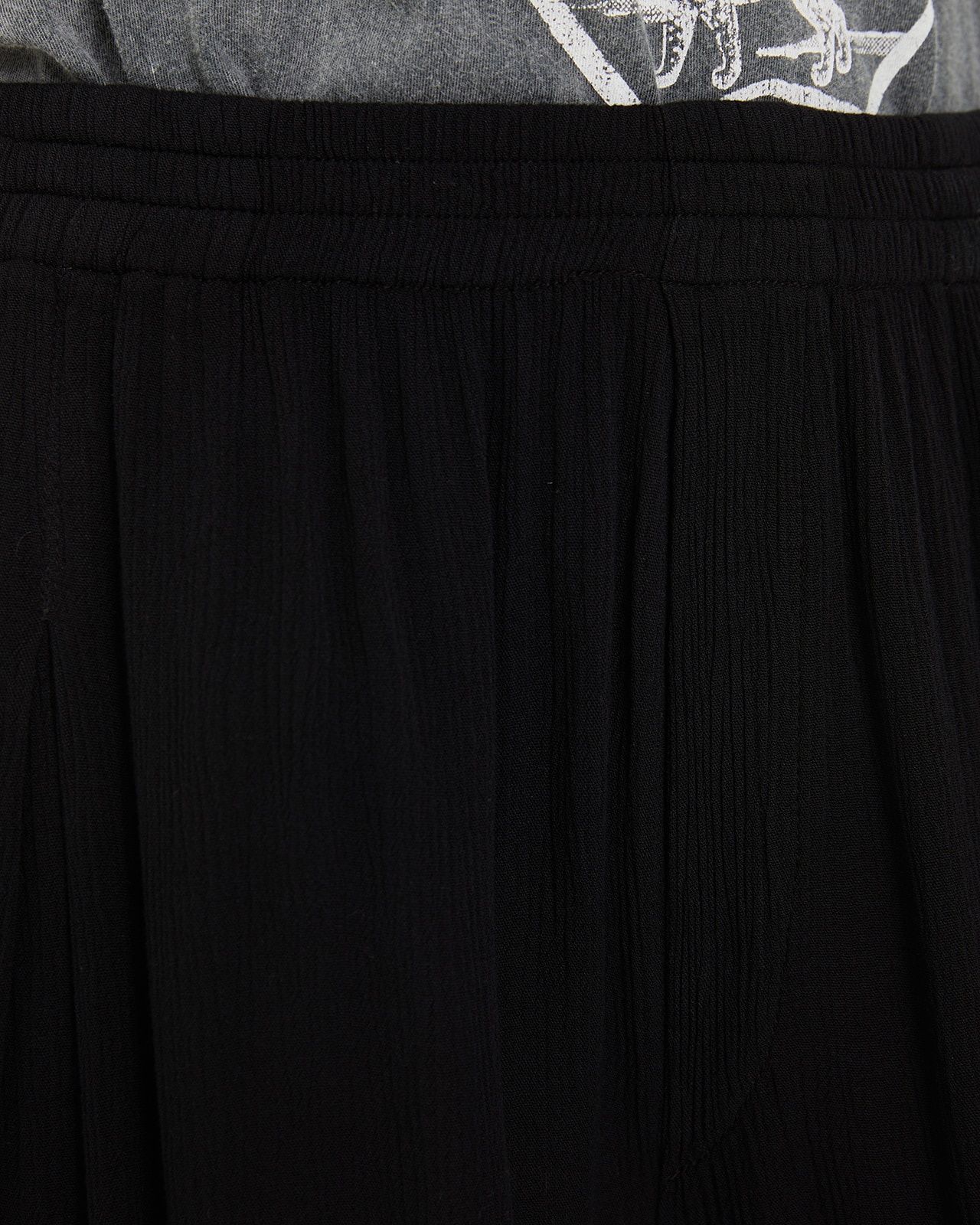 Short com Pinças Frontais e Bolsos Laterais Preto-5