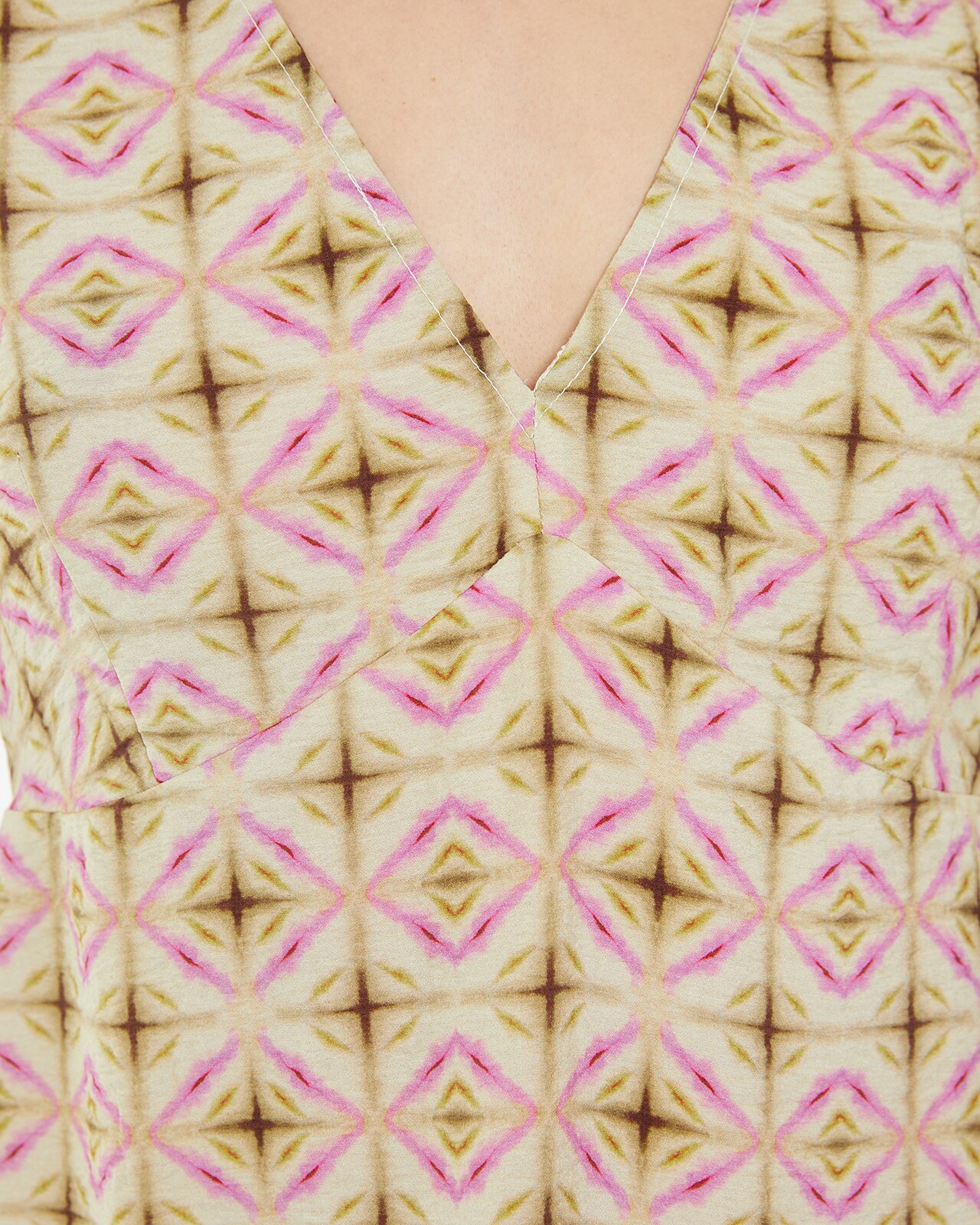 Vestido Curto com Estampado Geométrico e Corte Abaixo Do Peito Rosa-5