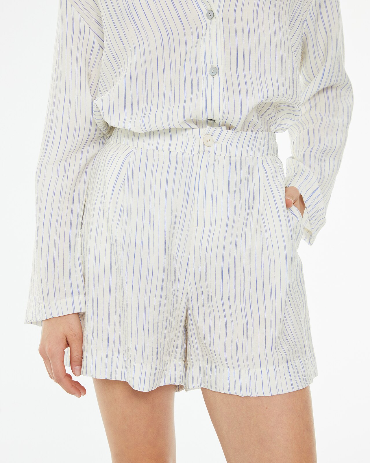 Short Às Riscas com Bolsos Laterais Branco-4