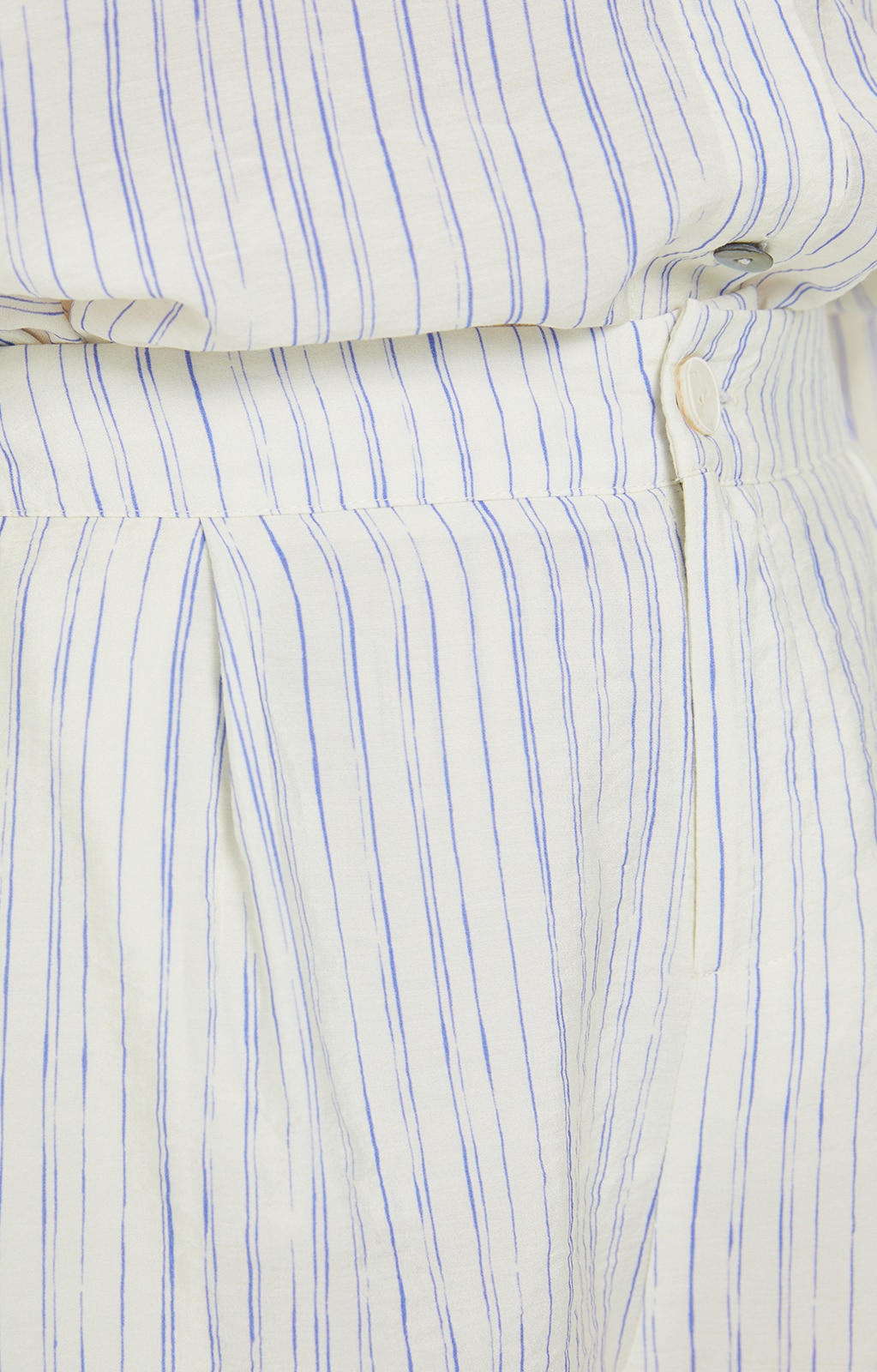 Short Às Riscas com Bolsos Laterais Branco-5