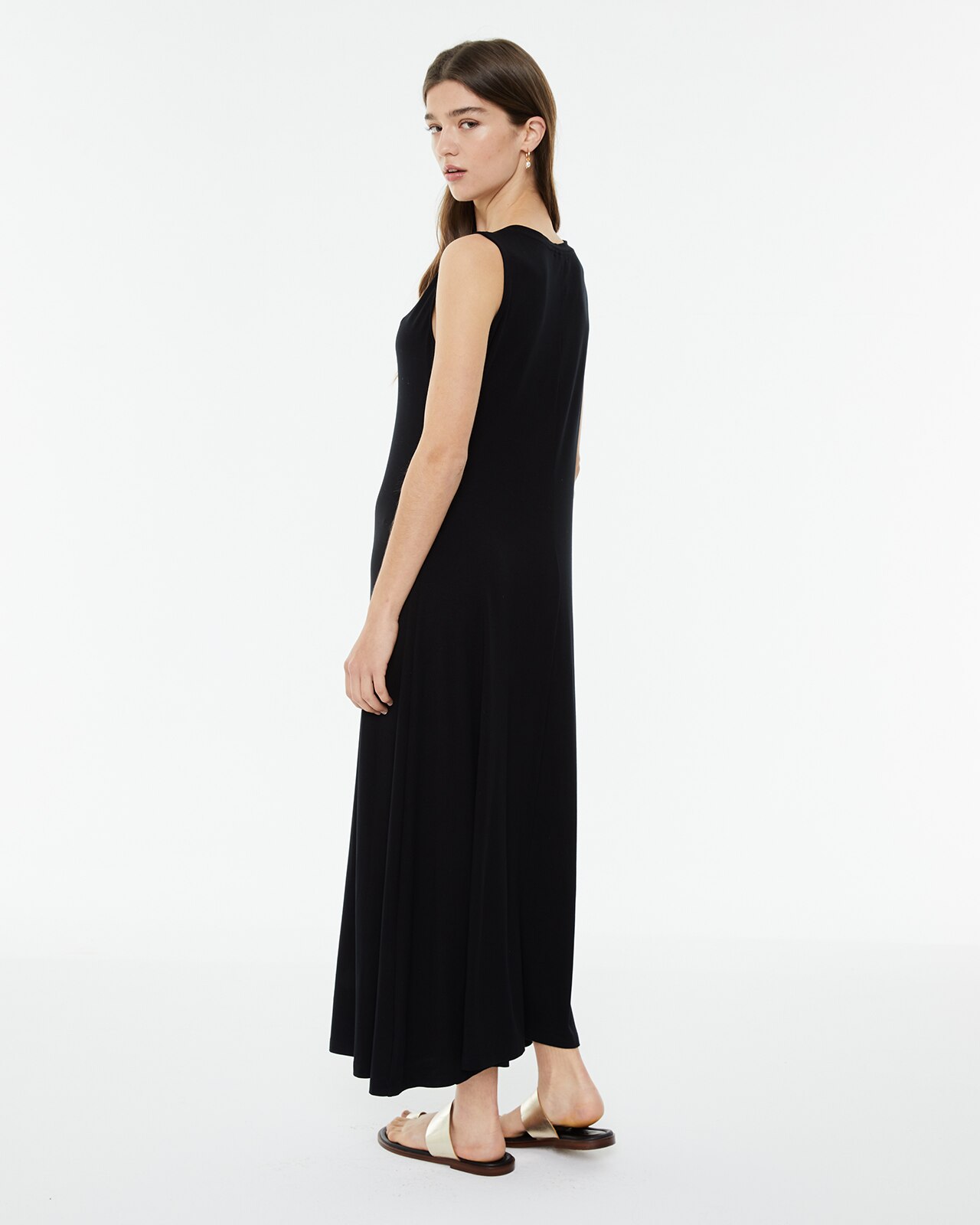 Vestido Comprido sem Mangas com Costuras Preto-2