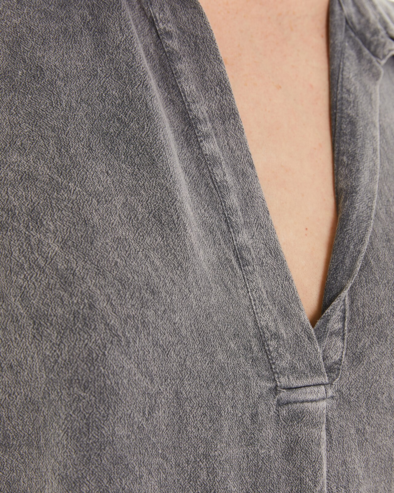 Camisa Fluida com Decote Polo e Peça Sustentável Cinzento-5
