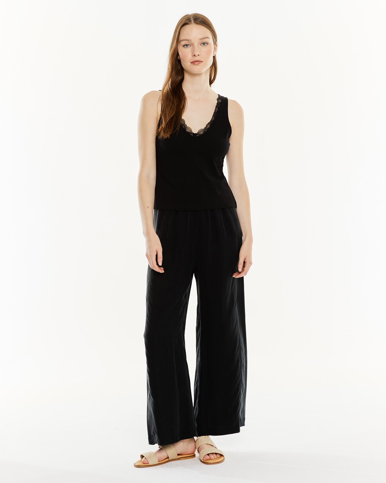 T-shirt Ajustada com Alças e Detalhe de Renda Preto-3