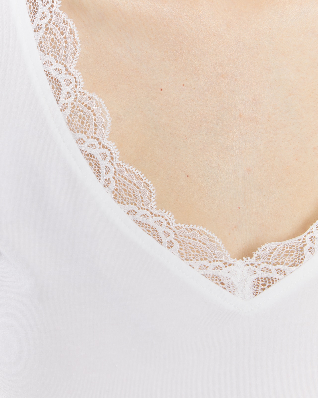 T-shirt de Manga Curta com Decote em V e Detalhe de Renda Branco-5