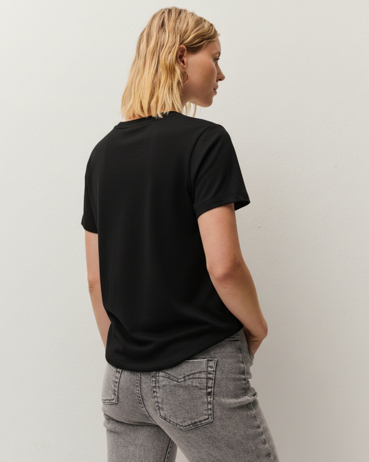 T-shirt de Manga Curta com Decote em V e Detalhe de Renda Preto-2