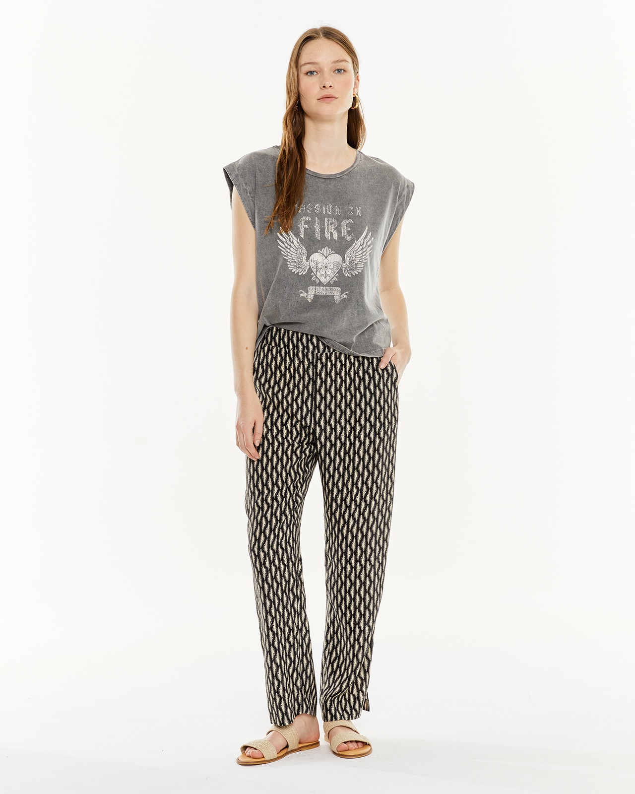 T-shirt com Tintura Efeito Desgastado e Estampado Cinzento-3
