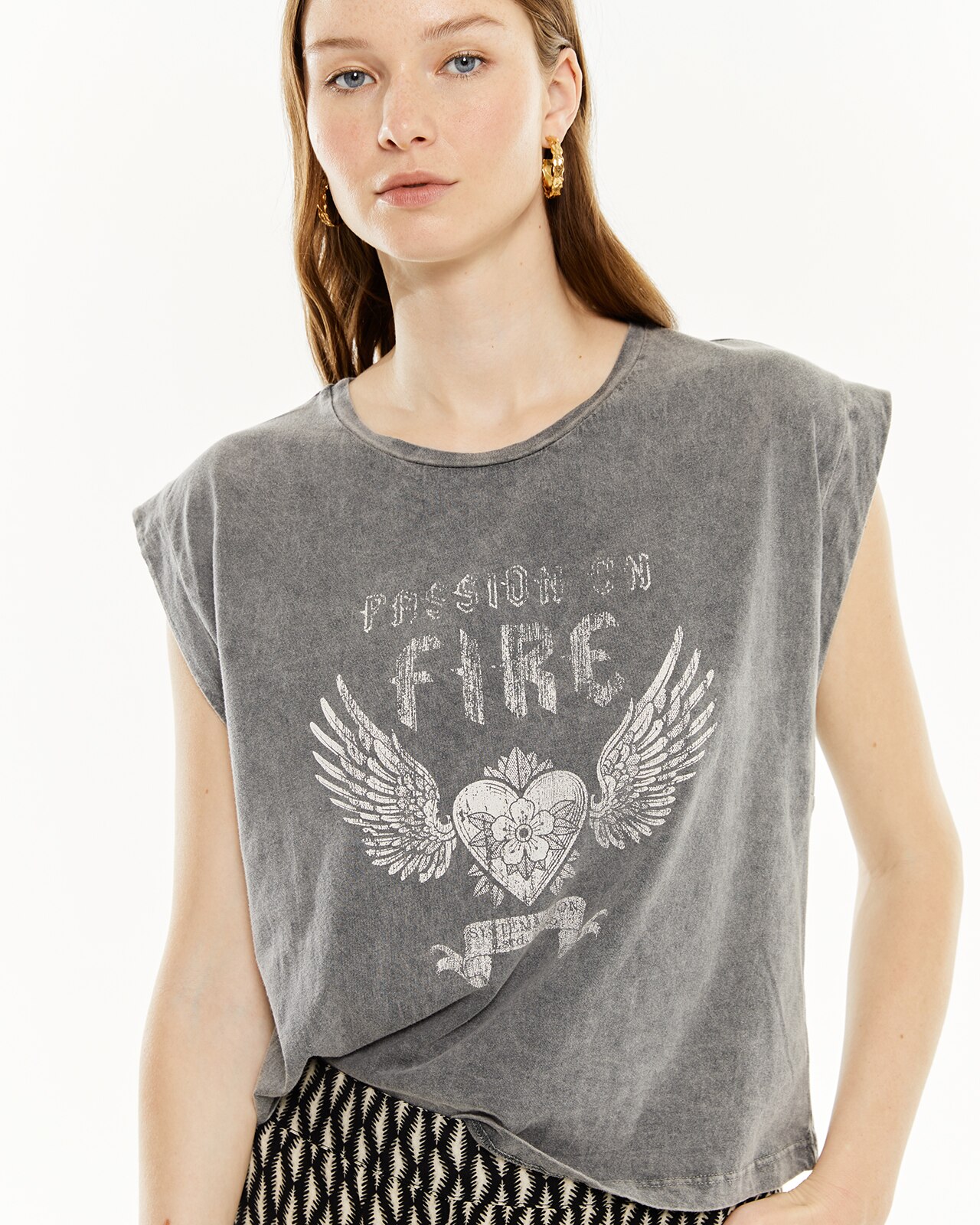 T-shirt com Tintura Efeito Desgastado e Estampado Cinzento-4