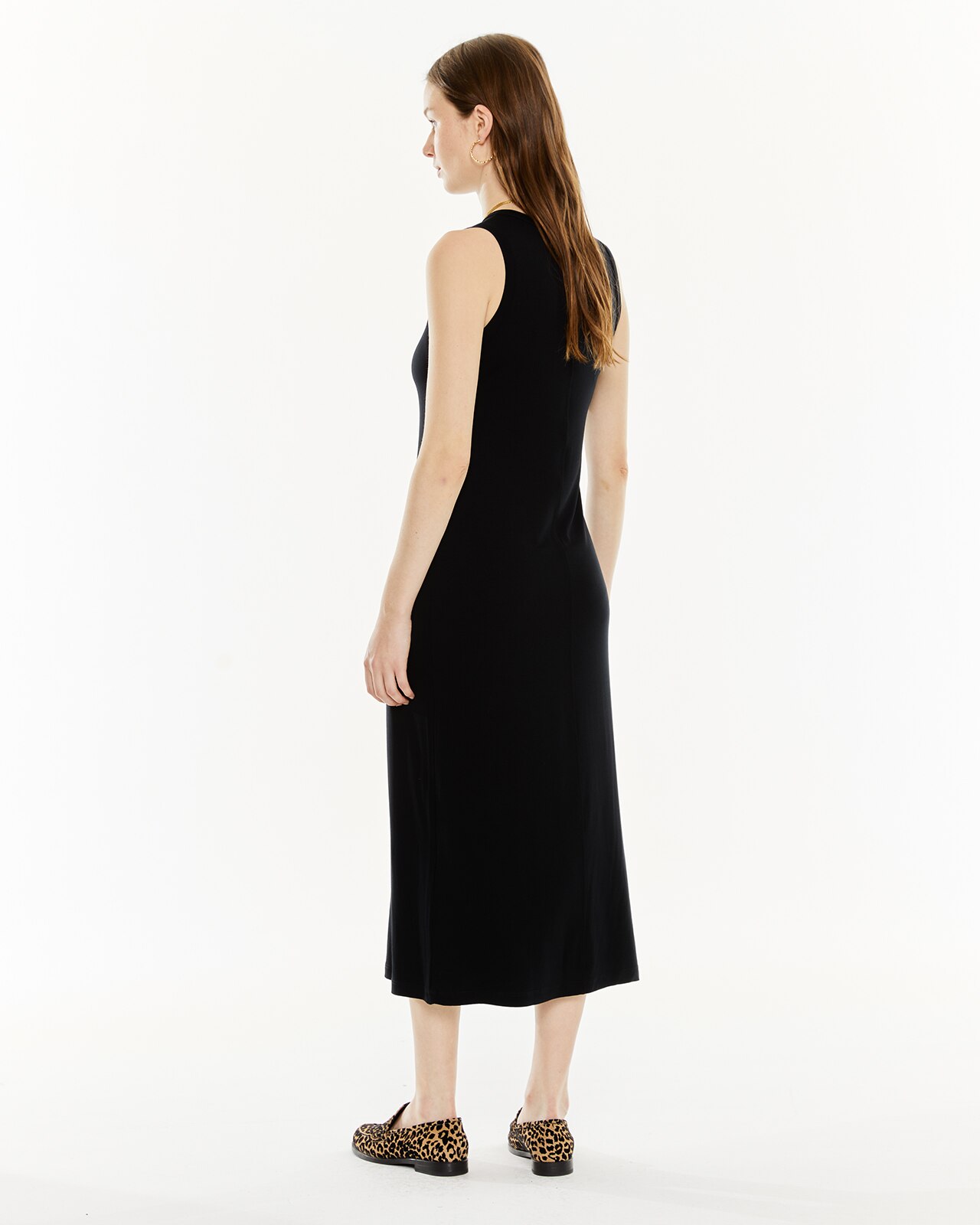 Vestido sem Mangas e Decote Redondo Preto-2