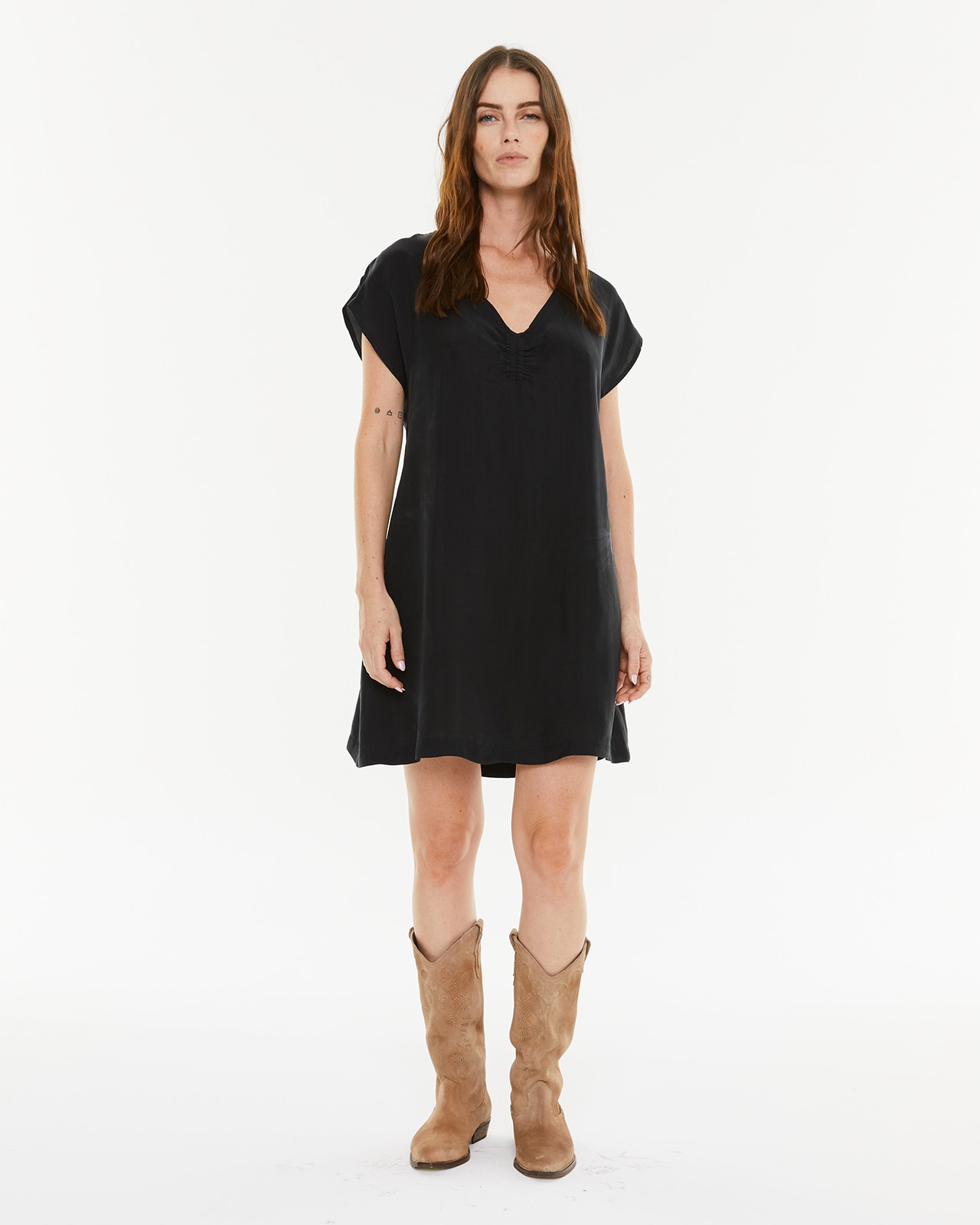 Vestido Curto em Tecido Cupro e Peça Sustentável Preto-1