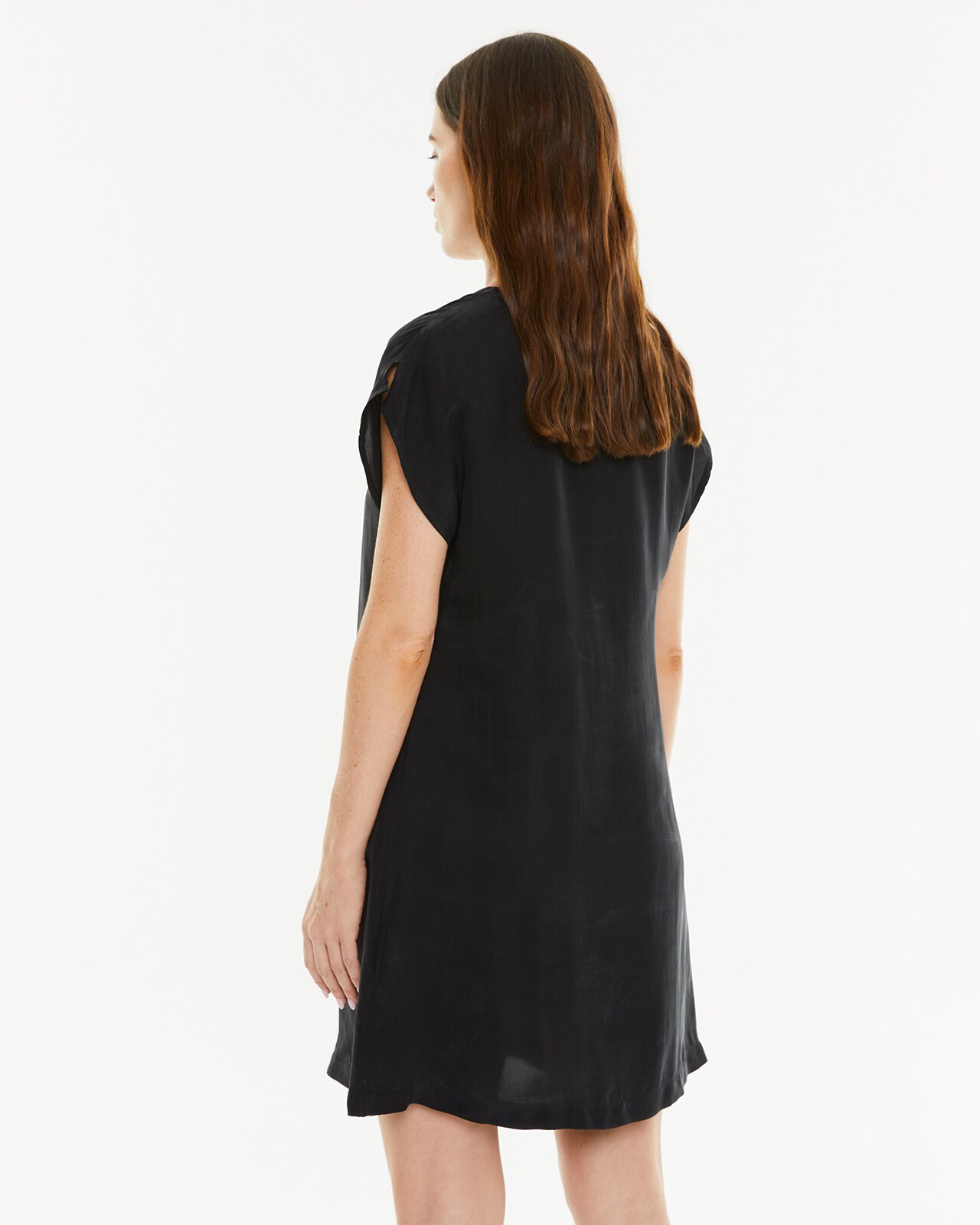 Vestido Curto em Tecido Cupro e Peça Sustentável Preto-2