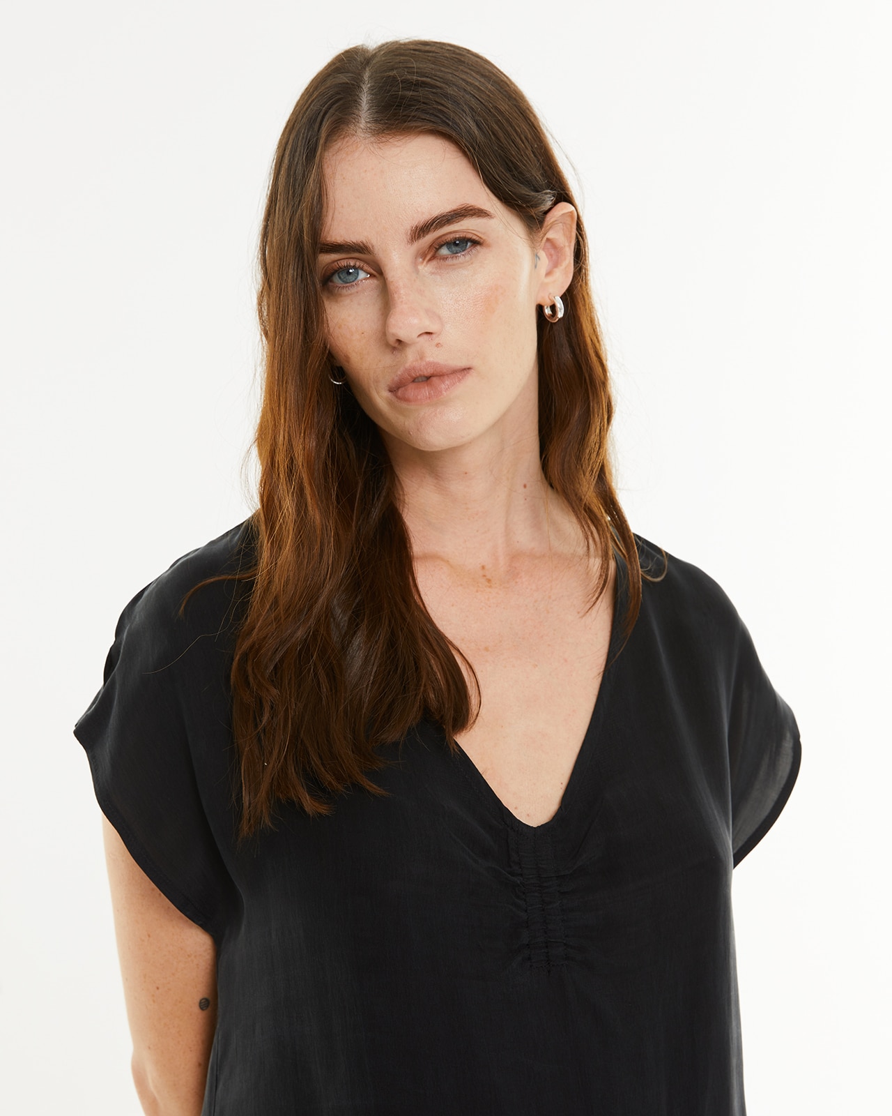 Vestido Curto em Tecido Cupro e Peça Sustentável Preto-4