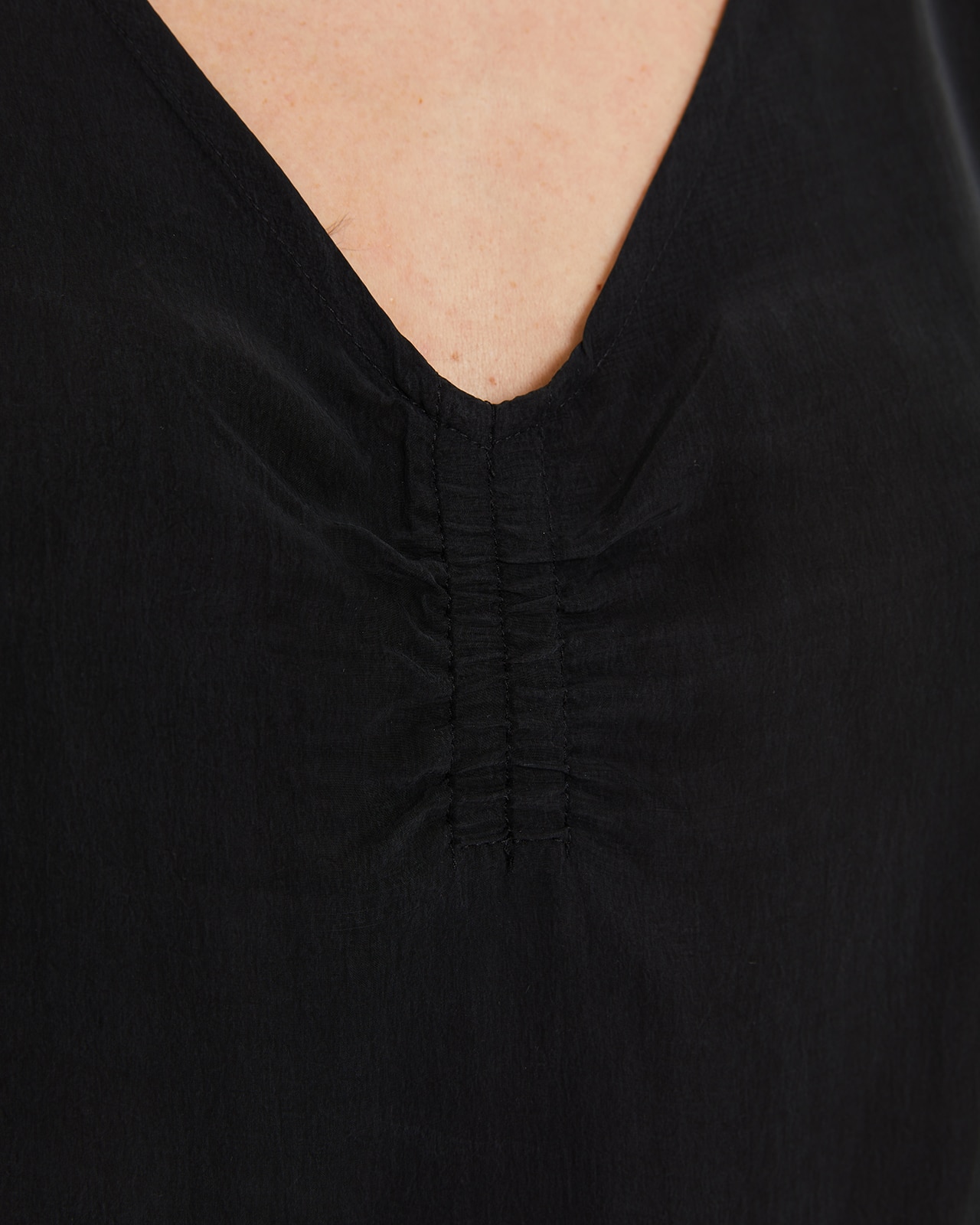 Vestido Curto em Tecido Cupro e Peça Sustentável Preto-5