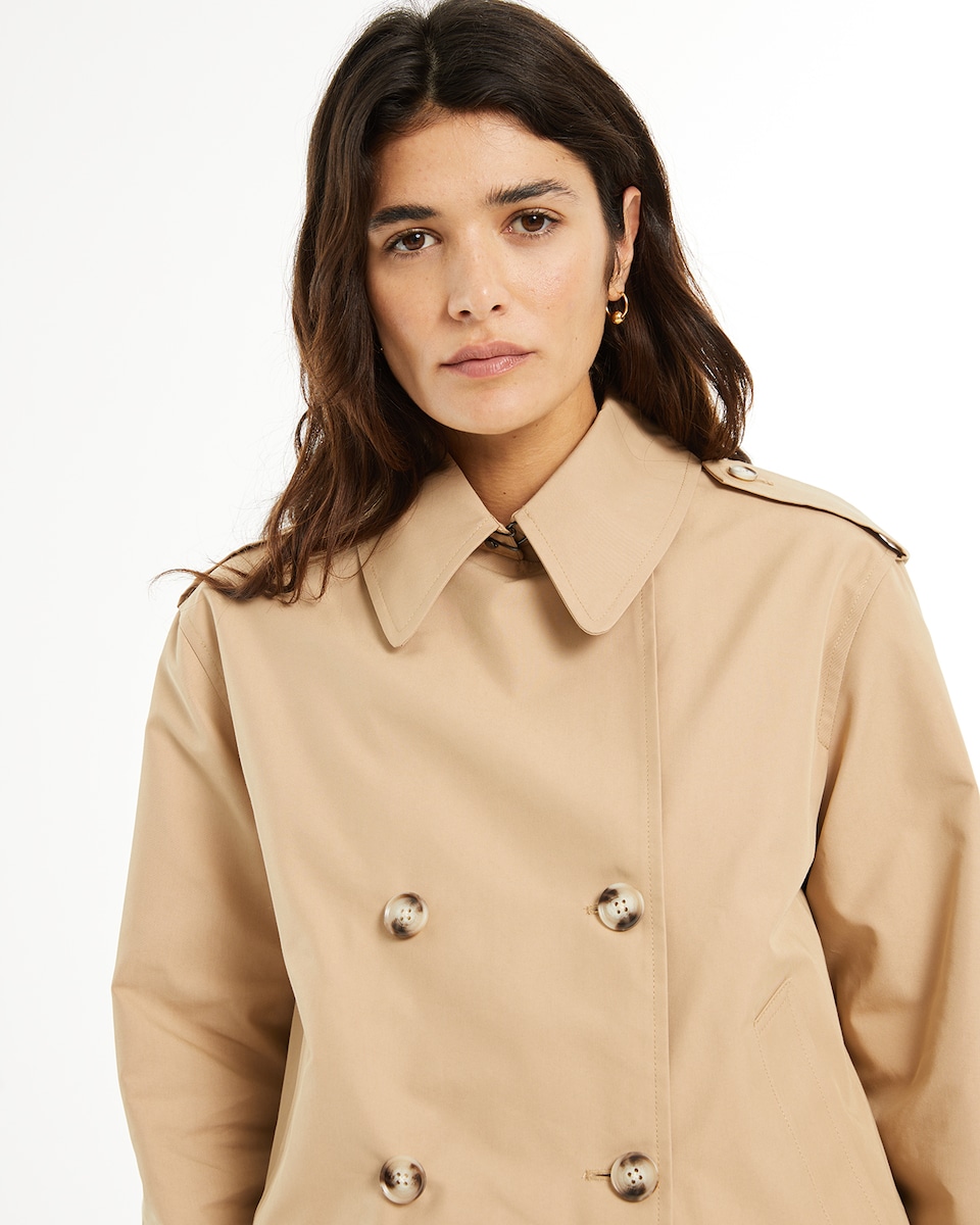 Trench com Gola Tipo Camisa e Fecho com Botões Bege-4