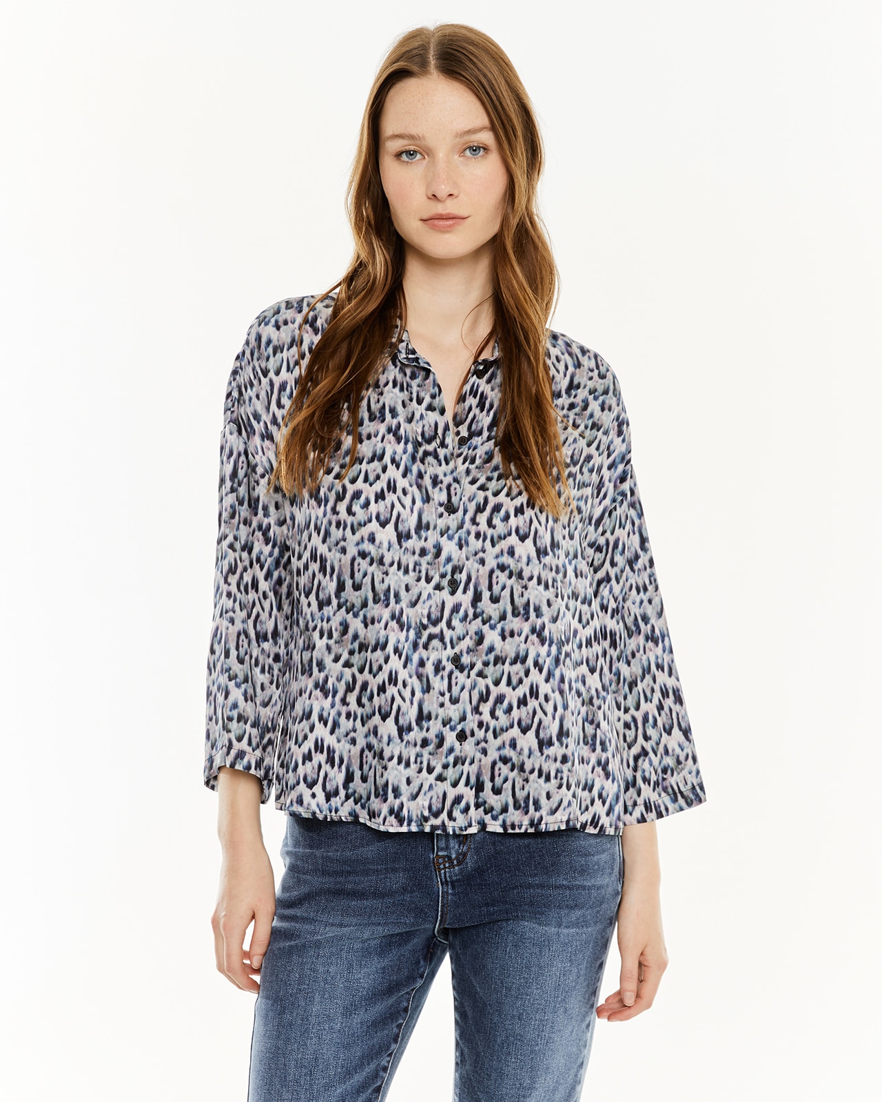 Camisa com Estampado Animal Print e Decote Camiseiro Azul / Branco-1