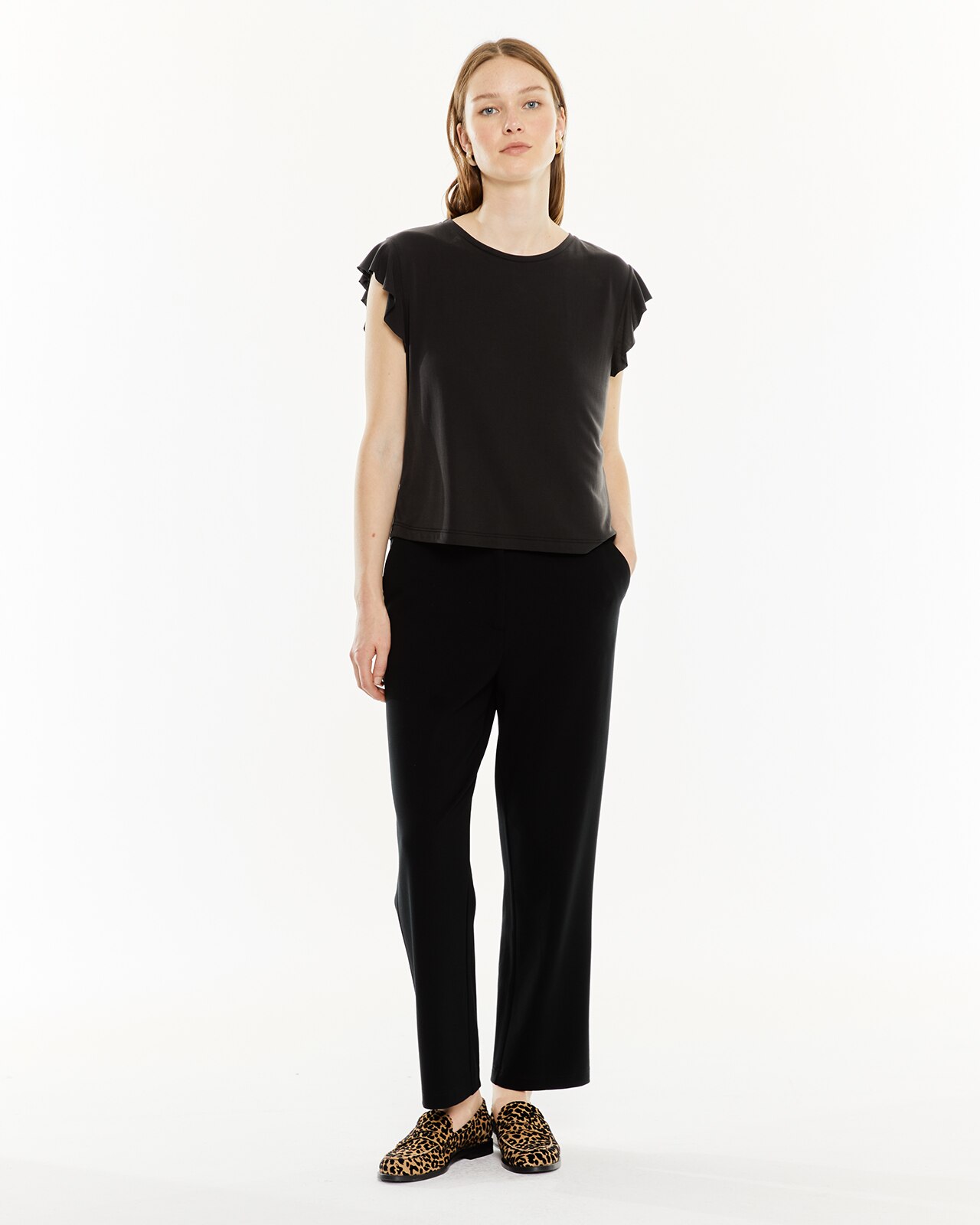 T-shirt com Gola Redonda e Folhos nas Mangas Preto-3