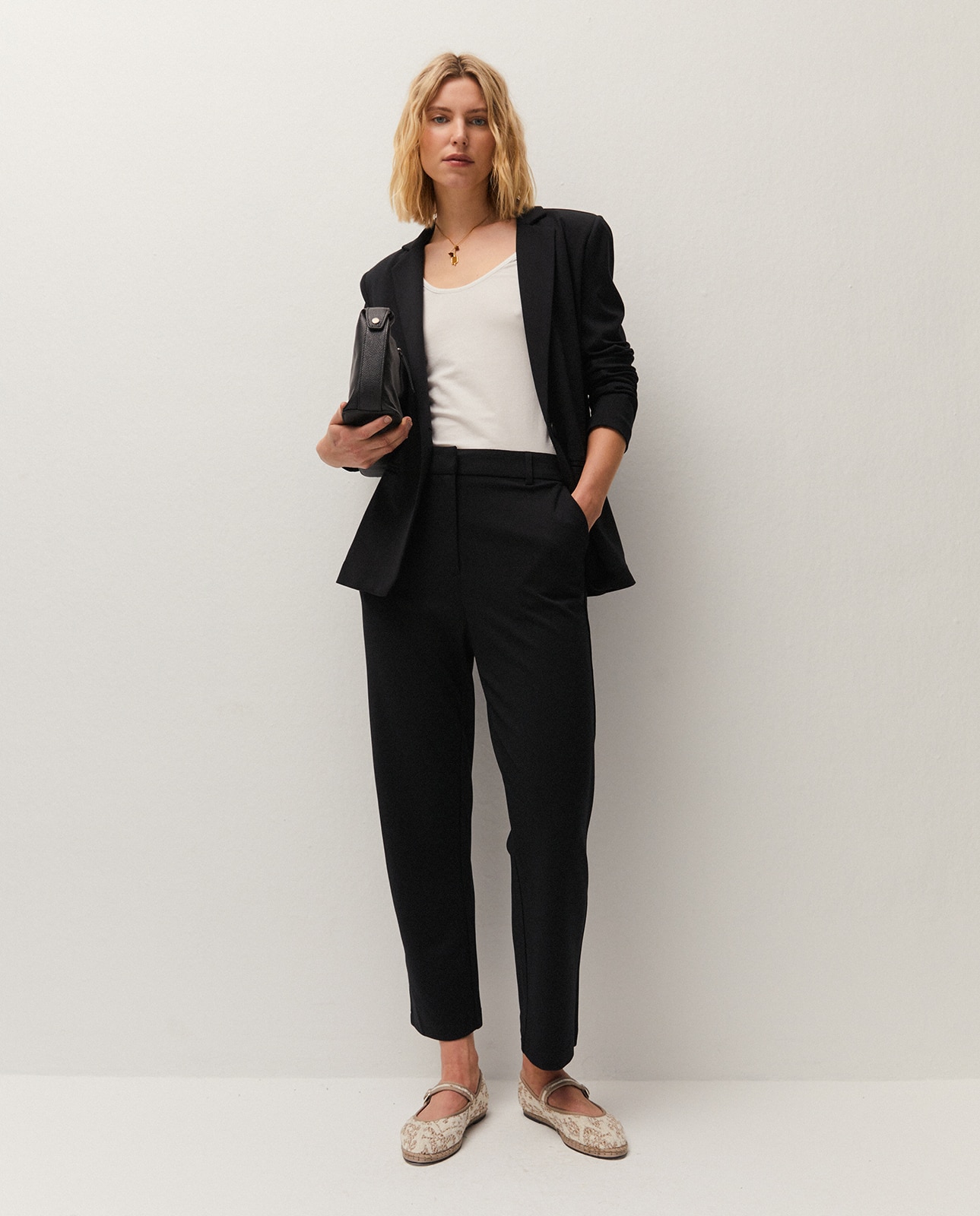 Imagem 0 de Calças Confort Formais com Bolsos Laterais