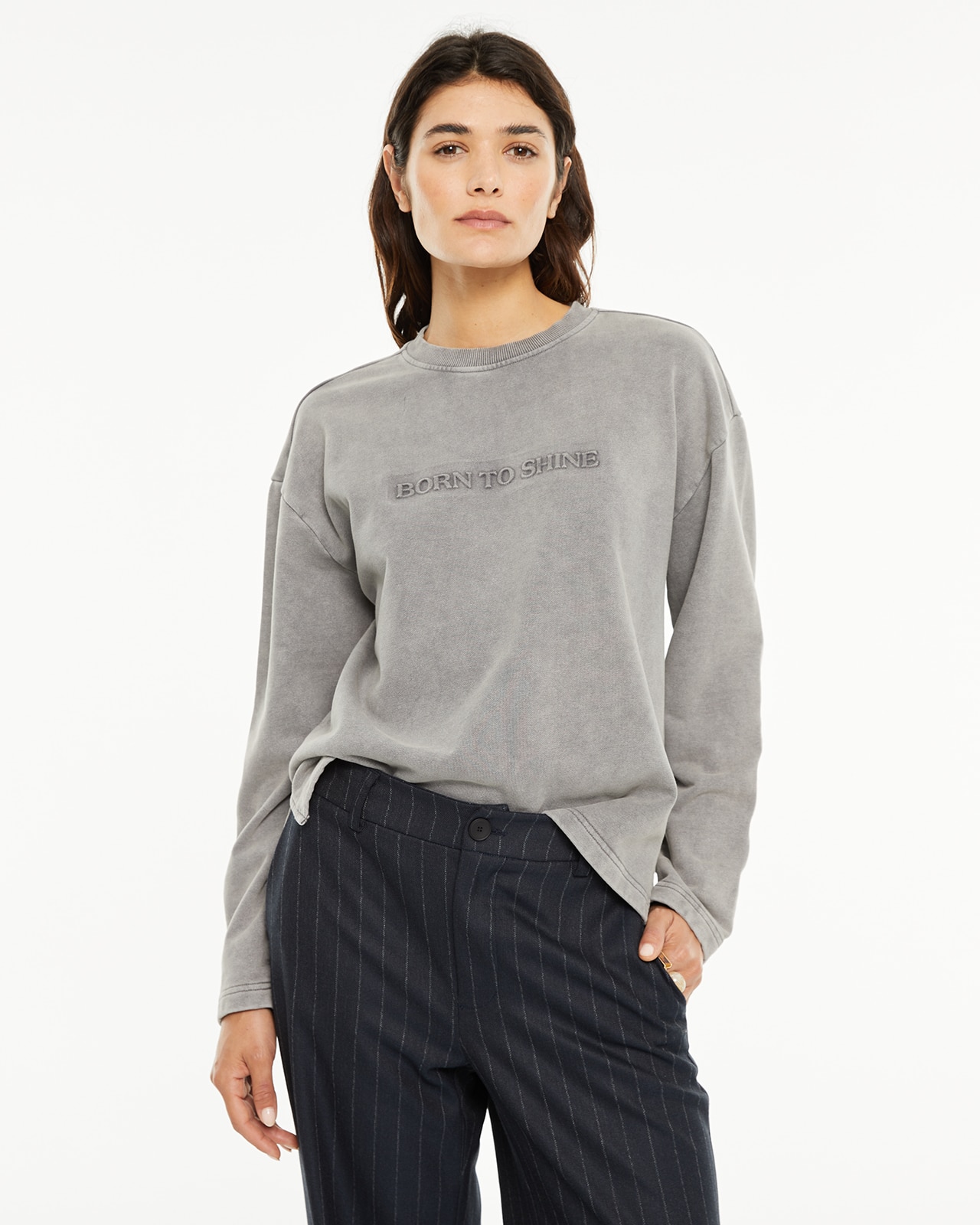Sweatshirt com Gola Redonda e Detalhe de Mensagem na Parte Frontal Cinzento-1