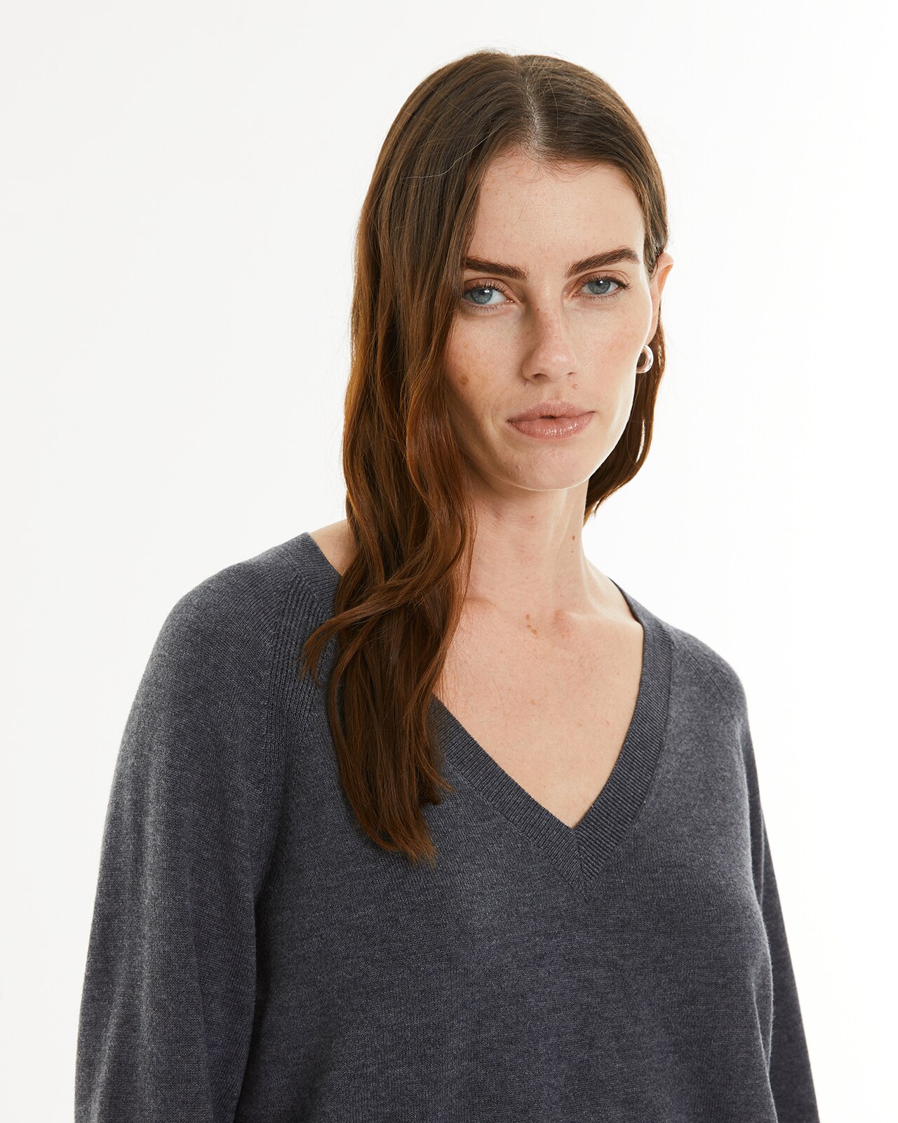Camisola Básica com Decote em V Peça Sustentável Cinzento-escuro-4