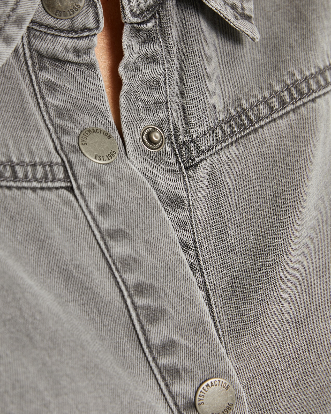 Camisa com Decote Tipo Camisa e Detalhe de Costuras Cinzento-5