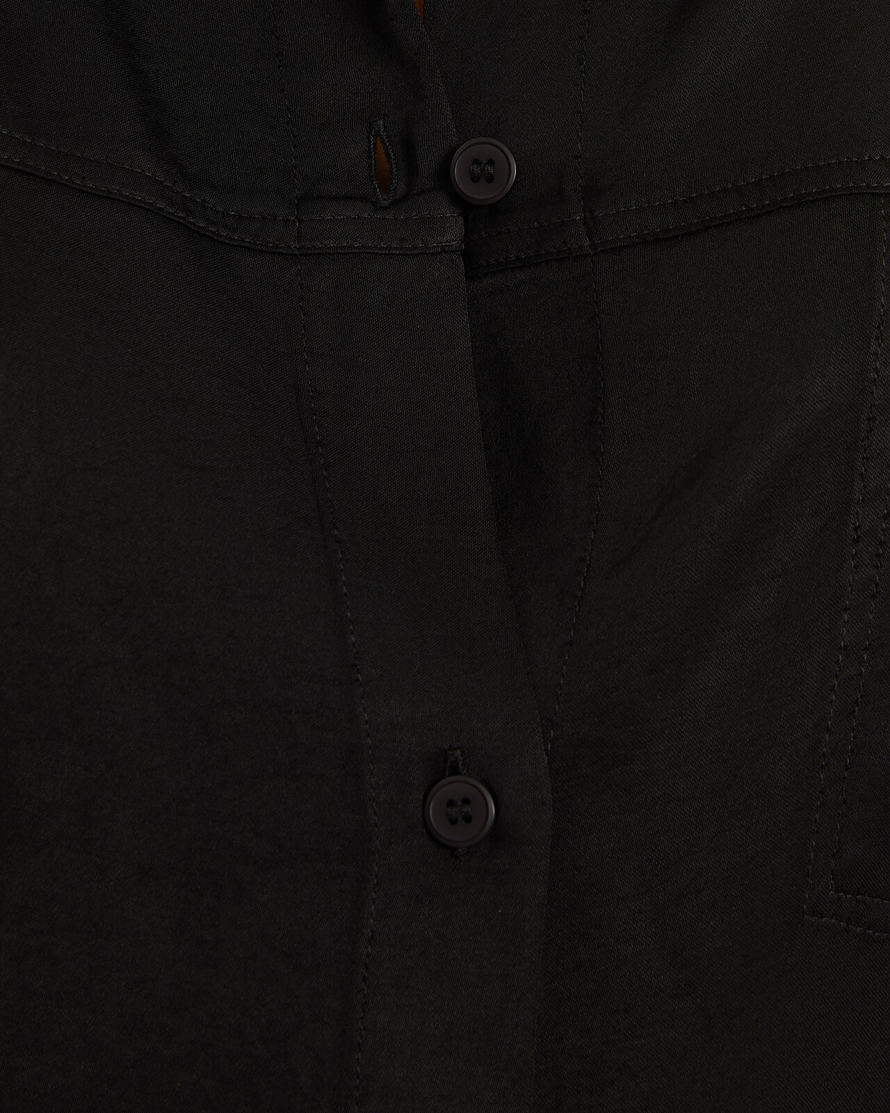 Camisa com Decote Tipo Camisa e Detalhes de Bolsos Preto-5