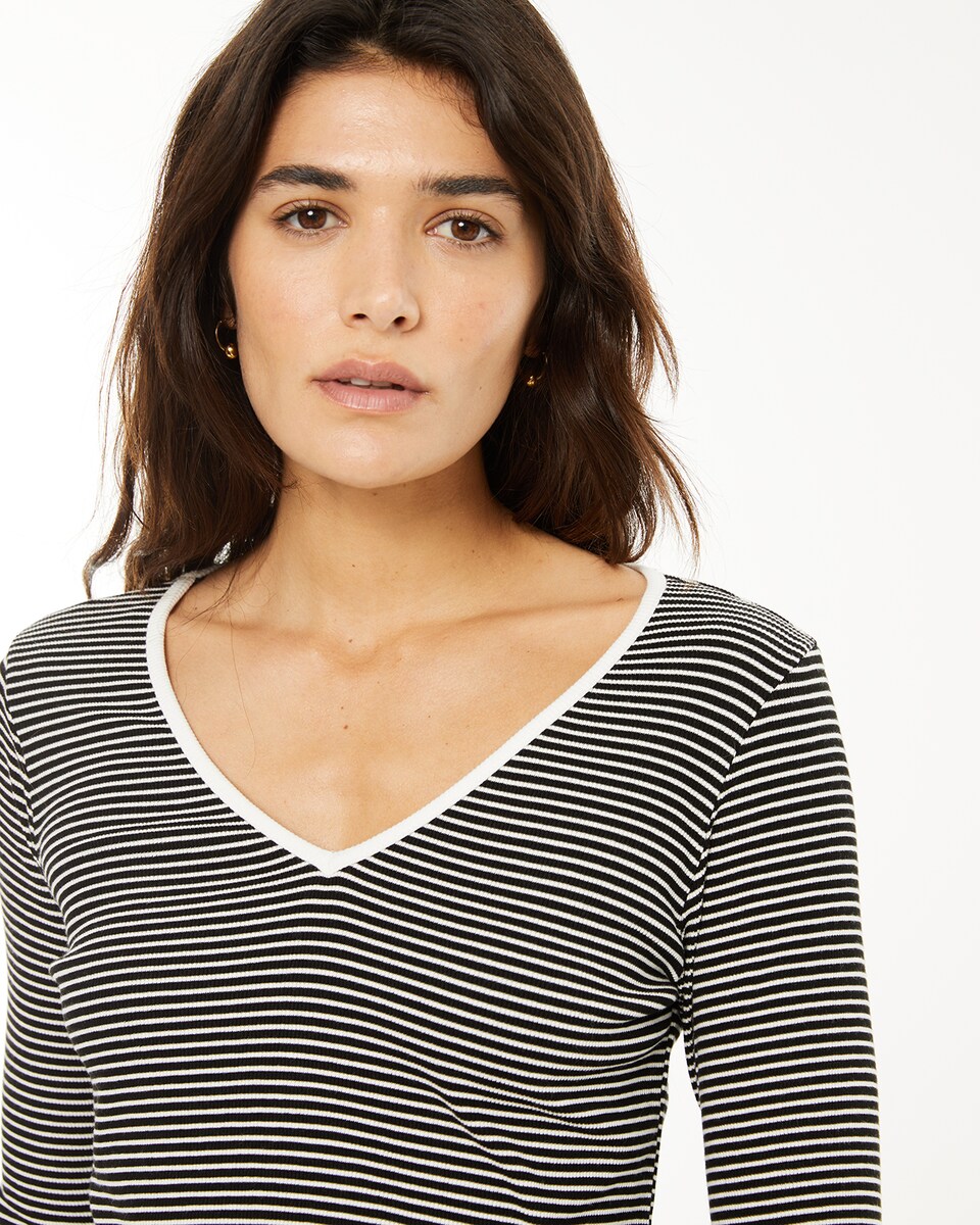 T-shirt Às Riscas com Vivo no Decote Preto / Branco-4