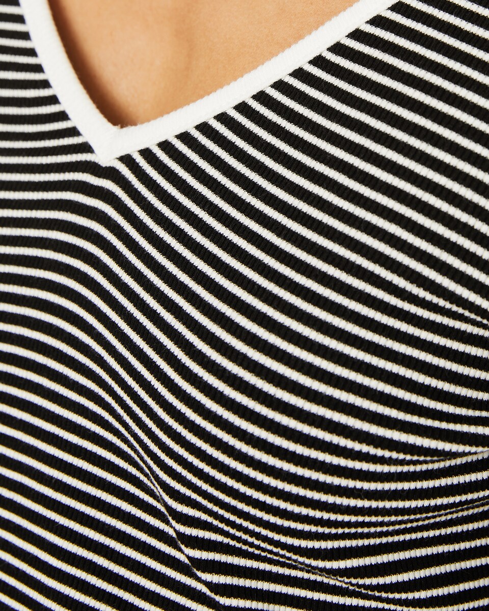 T-shirt Às Riscas com Vivo no Decote Preto / Branco-5