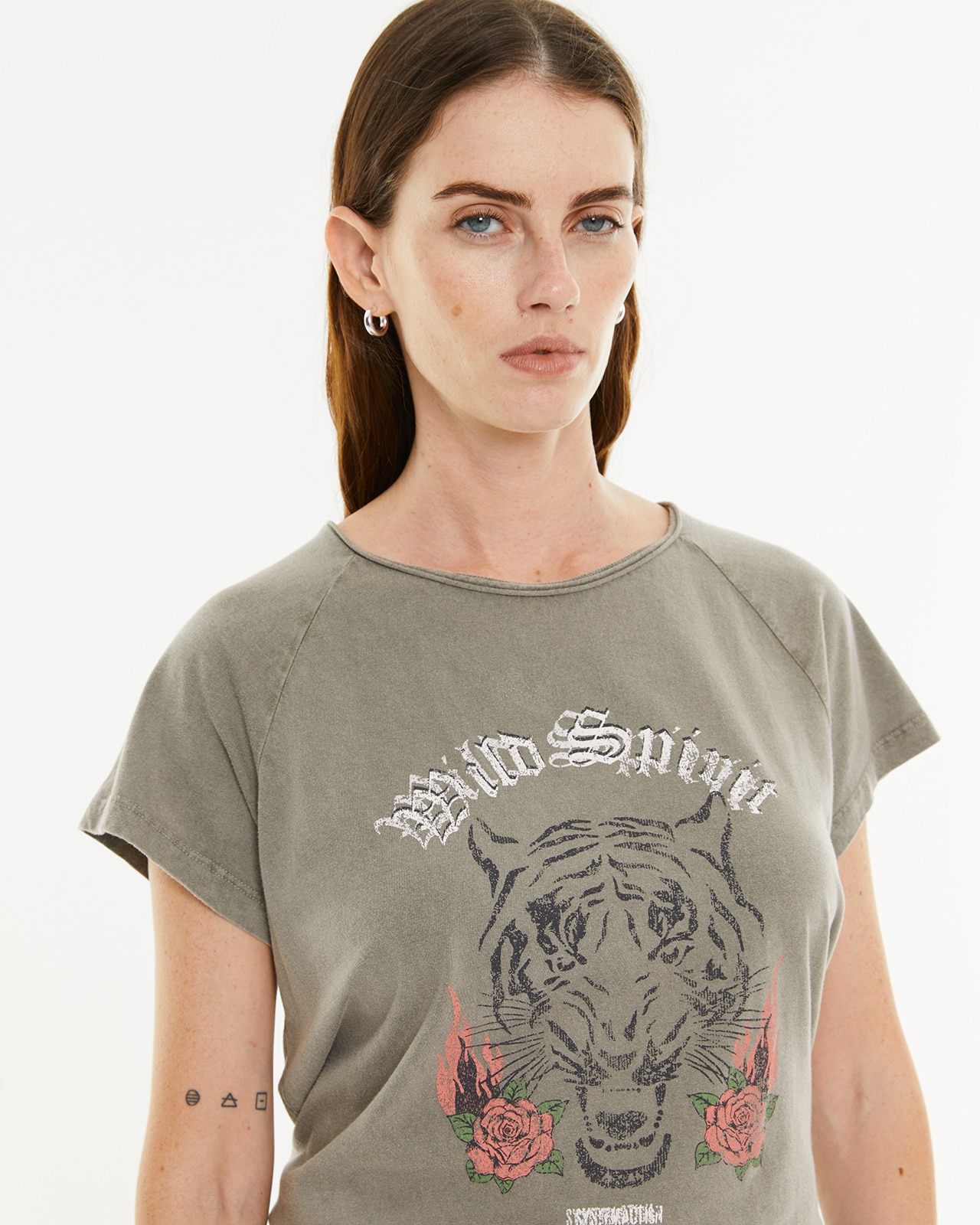 T-shirt com Estampado Posicional Tigre e Peça Sustentável Verde-acinzentado-4