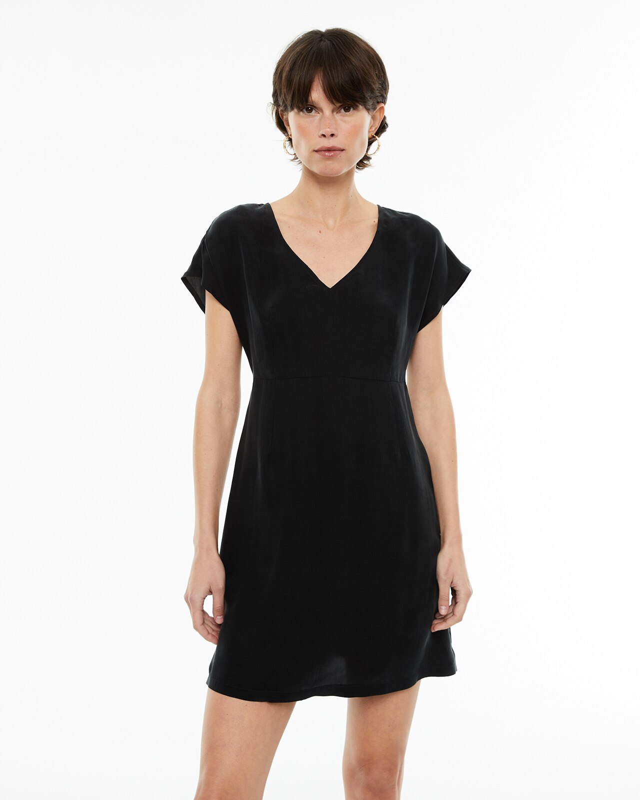 Vestido Curto de Cupro com Decote em V Preto-3