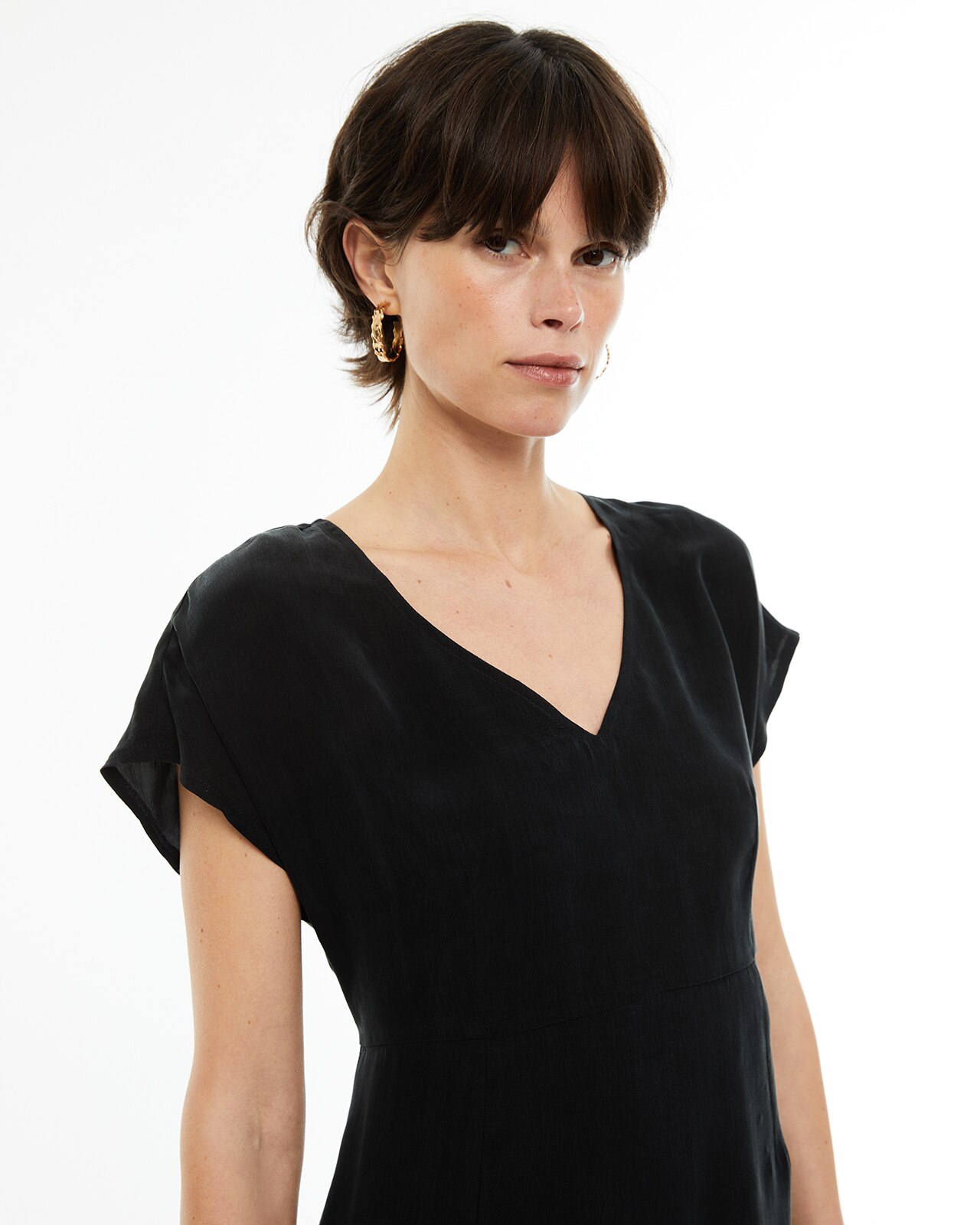 Vestido Curto de Cupro com Decote em V Preto-4