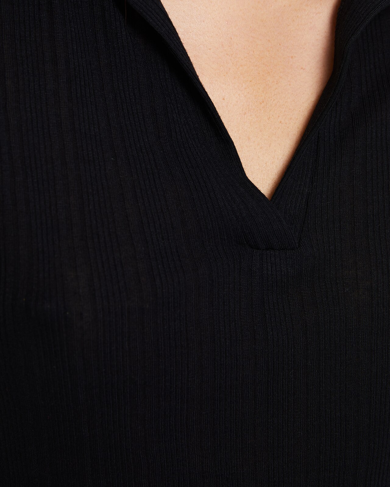 T-shirt de Canelado com Gola Polo Preto-5