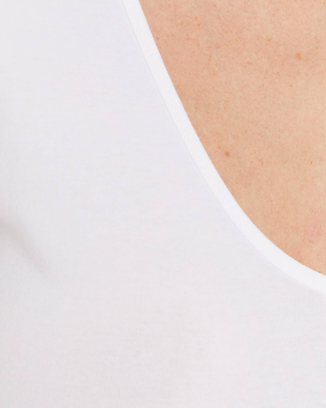 T-shirt Tipo Body com Decote em V Branco-5