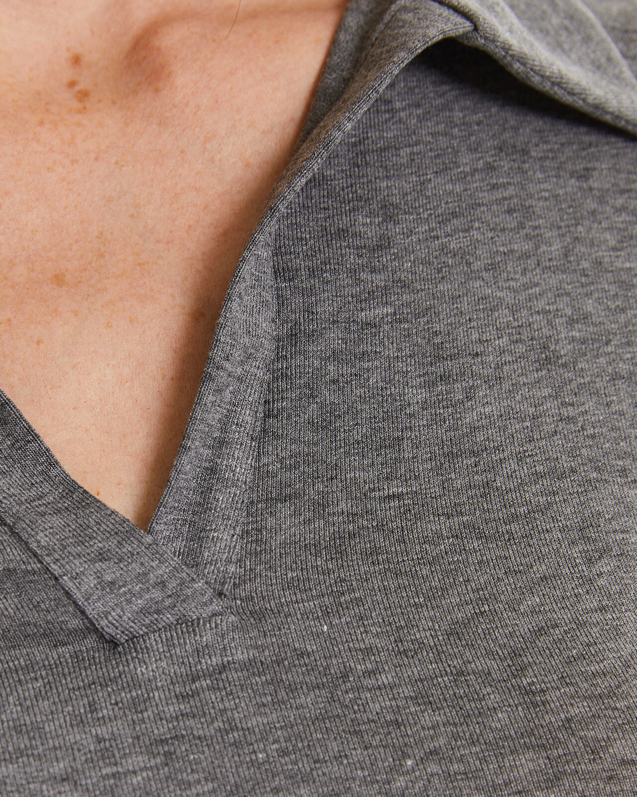 T-shirt com Decote Polo Cinzento-5