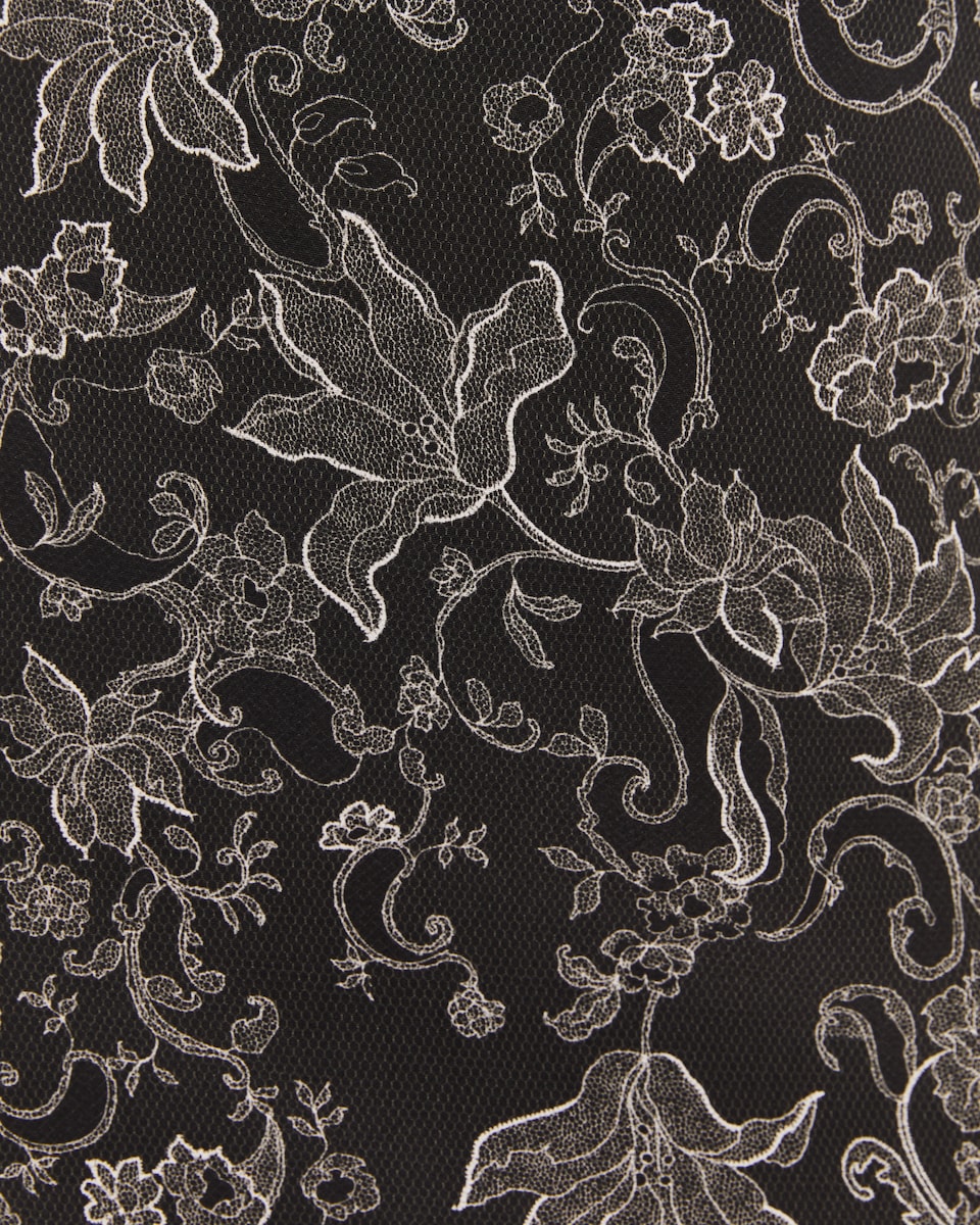 Saia Midi com Estampado Perfurado Peça Sustentável Preto-5