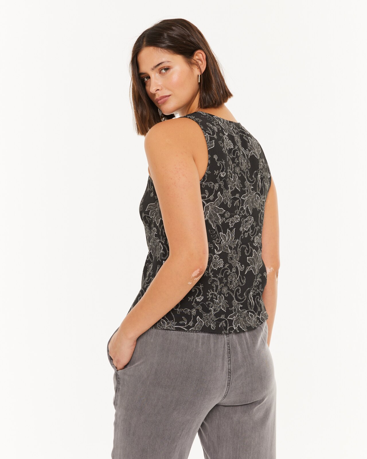 Top de Alças com Detalhe de Renda no Decote Prenda Sustentável Preto-2