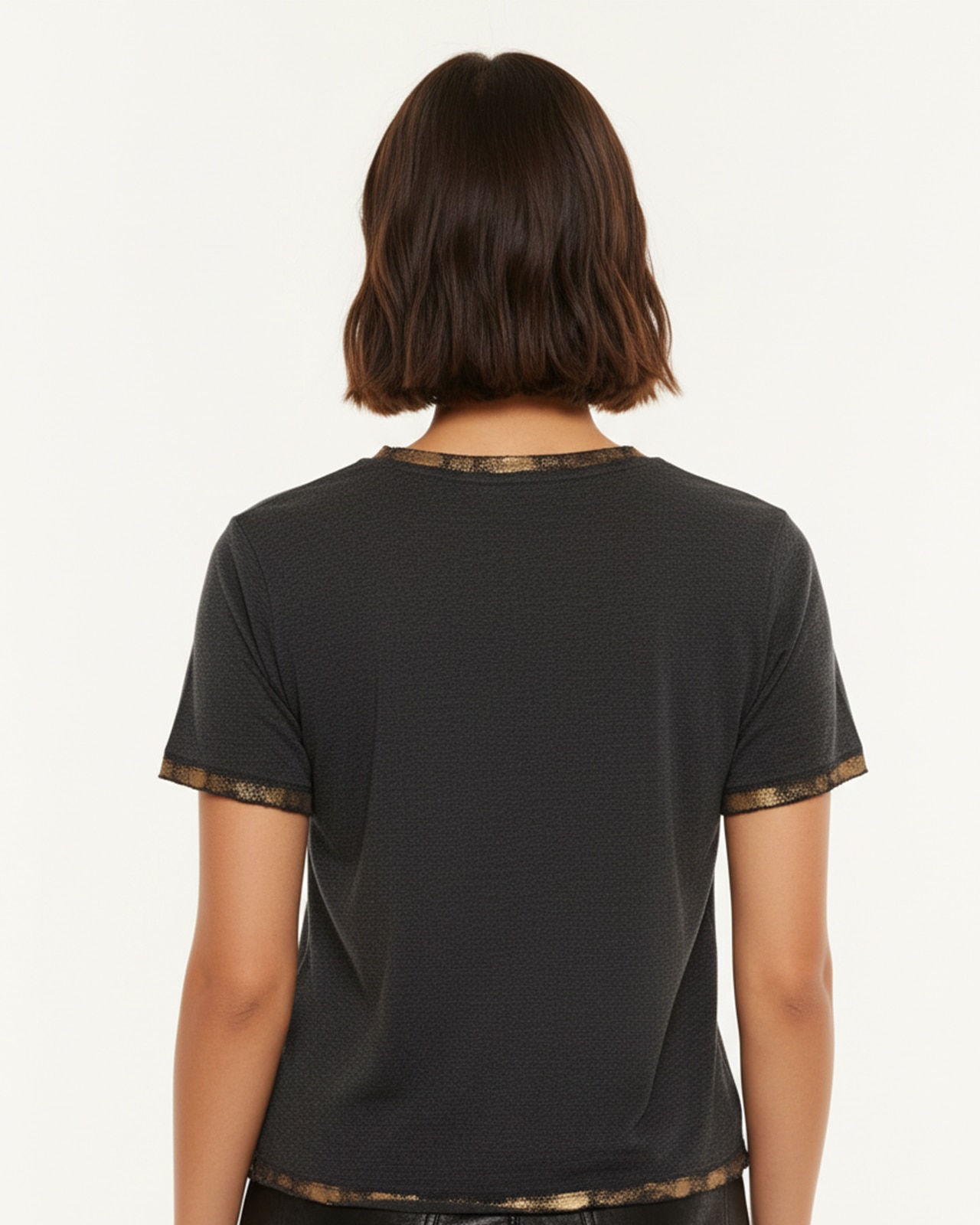 T-shirt com Detalhe de Foil no Decote e em Costura Lateral Preto-2