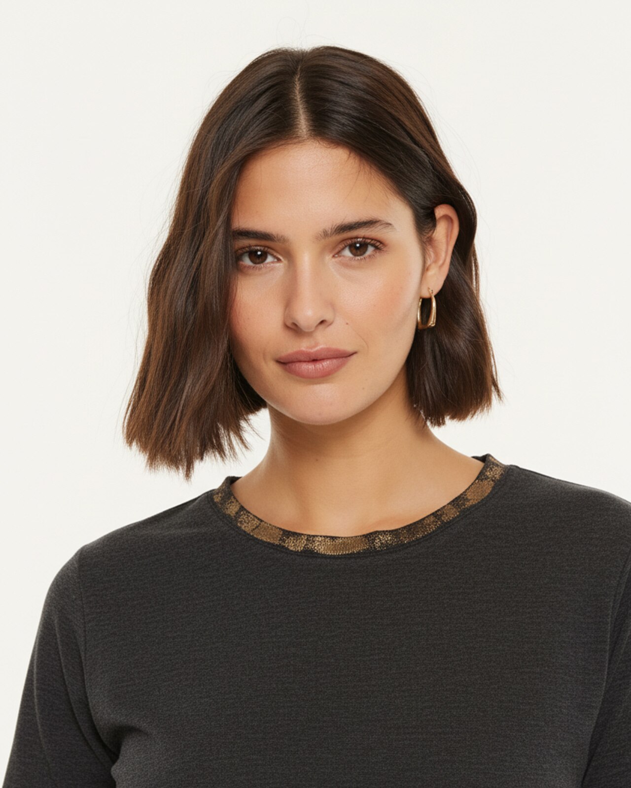T-shirt com Detalhe de Foil no Decote e em Costura Lateral Preto-4