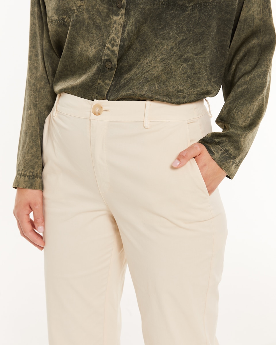 Calças Retas em Algodão e Fecho com Botão Cru-4